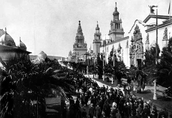 Photo of the Avenue of the Palms at the 1915 World's Fair