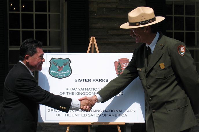 The superintendents of both sister parks shake hands.