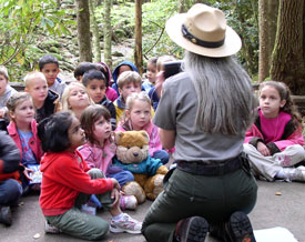 Ranger Lisa Free teachers kindergarteners about park animals.