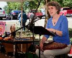 Musician Dee Ban performing Civil War era songs
