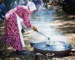 Dutch oven cooking with Shirley Sites, park volunteer