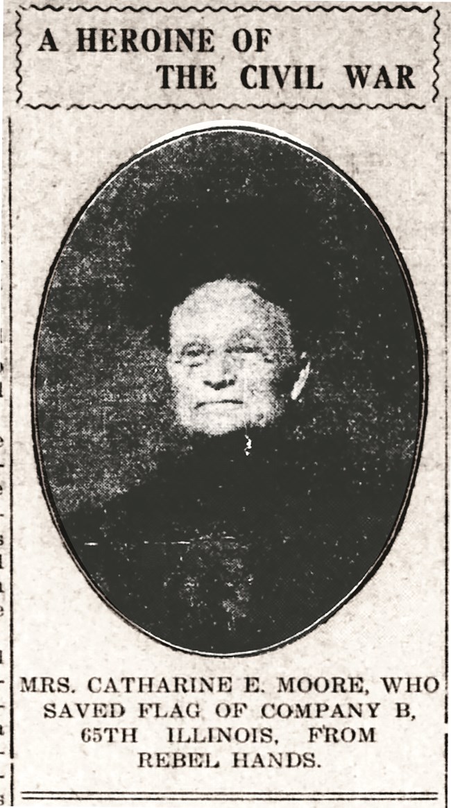 B/W portrait in a 1909 newspaper article titled "A heroine of the Civil War" show low quality image of an elderly White lady.