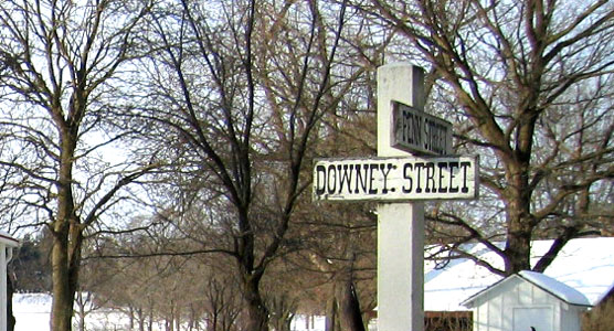Wood street sign for the intersection of Downey and Penn.