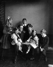 FDR, Eleanor Roosevelt and children 