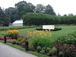 Rose Garden and Gravesites of Franklin and Eleanor 