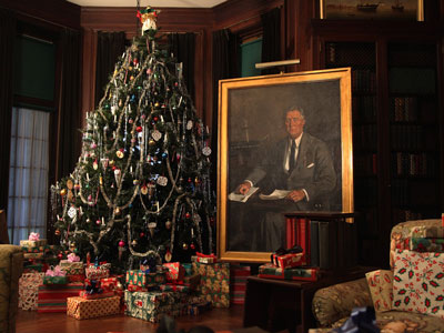 The Living Room at Springwood decorated for Christmas