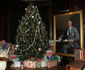 Home of Franklin D. Roosevelt decorated for Christmas.