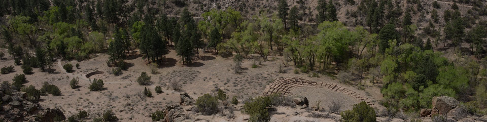 Tyuonyi Pueblo and Big Kiva from Frey Trail