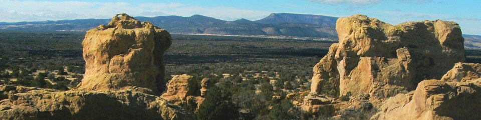 Sweeping panoramic views of lava flows, cinder cones, and distant mountains can be enjoyed at Sandstone Bluffs.