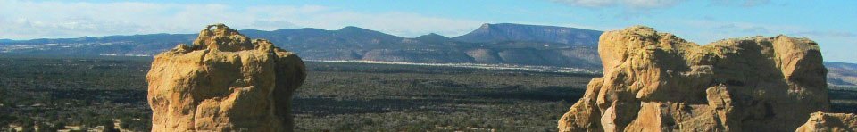 Sweeping panoramic views of lava flows, cinder cones, and distant mountains can be enjoyed at Sandstone Bluffs.