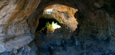 Light and dark contrast in Braided Cave