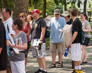 Crowd at the Declaration of Independence reading Crowd at the Declaration of Independence reading