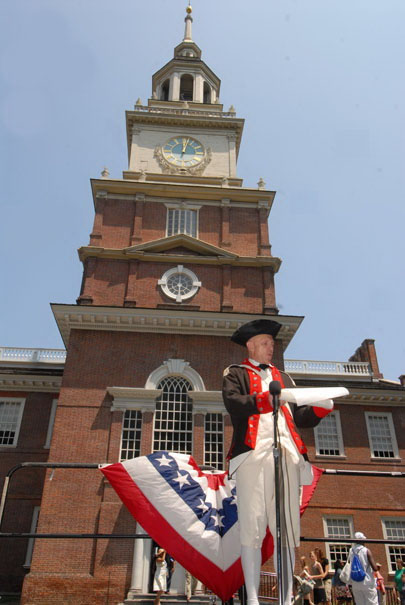 Photo of Park Guide John Wayne in colonial costume reading the Declaration of Independence.