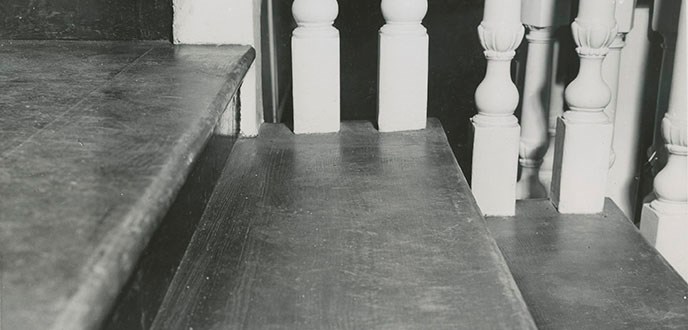 Photograph showing the newly replaced slip-in stair tread on Independence Hall's staircase.