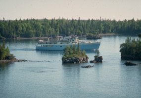 Ranger III in Middle Island Passage Ranger III in Middle Island Passage