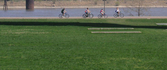 Bicyclers on the Gateway Arch grounds
