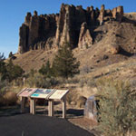 Image of the Clarno palisades.
