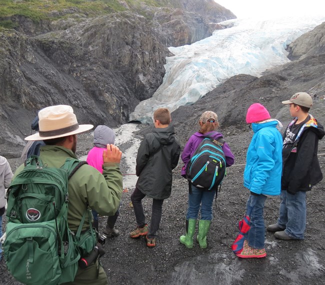 A ranger talking to a group of students at the Exit Glacier Overlook