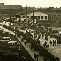 Historic Photo: Marchers and spectators gather on Red Jacket Road during the Armistice Parade on November 11, 1918 Historic Photo: Marchers and spectators gather on Red Jacket Road during the Armistice Parade on November 11, 1918