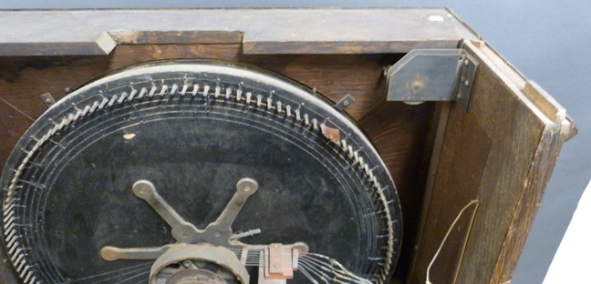 Mechanism from early slot machine in Jeff. Smiths Parlor. Mechanism from early slot machine in Jeff. Smiths Parlor.