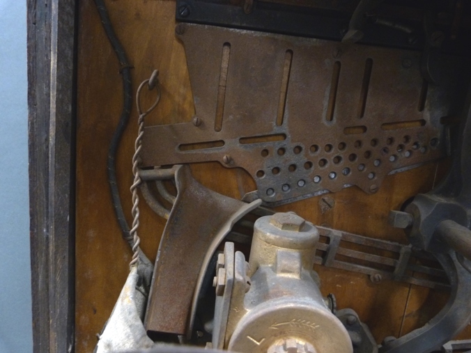 Reload mechanism inside slot machine. Reload mechanism inside slot machine.