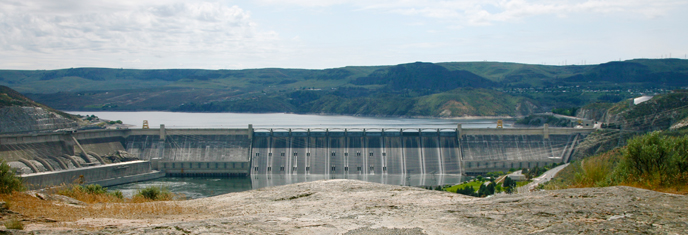 Spring scene of Grand Coulee Dam from Crown Point. Image Credit: NPS/LARO/Jeff Axel