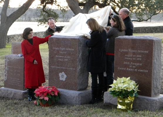 Johnson family members unveil Mrs. Johnson's headstone
