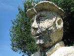 statue
