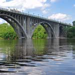 A bridge spans the Mississippi River.