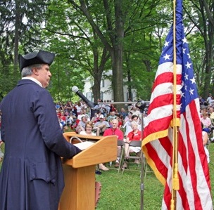 Thomas Winslow reads the Declaration of Independence. (D. Beards)