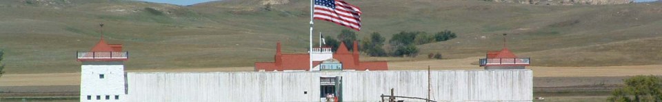 Image of Fort Union Trading Post's front gate.
