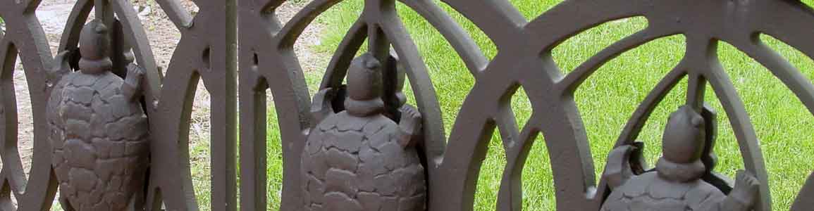 Detail of turtles of the fence of the Old Courthouse