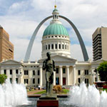 The Gateway Arch and Old Courthouse from Kiener Plaza