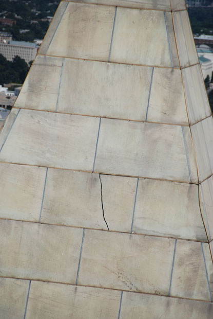 Crack in Washington Monument
