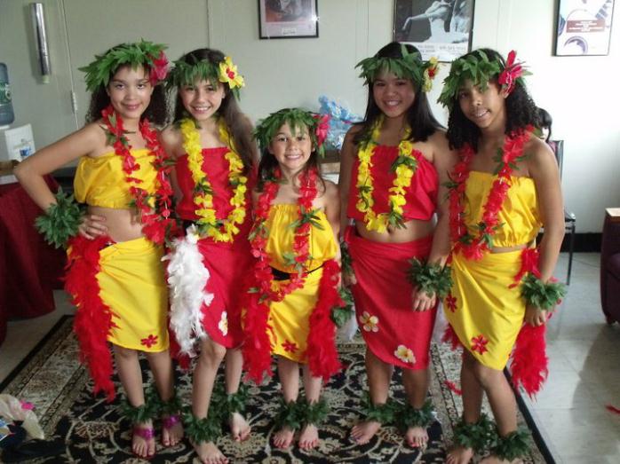 5 young Polynesian women in red and yellow traditional garb