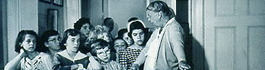 Eleanor Roosevelt giving a tour of Springwood to a group of girls