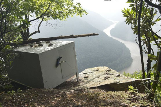 View of hacking box on rim of gorge at Grandview