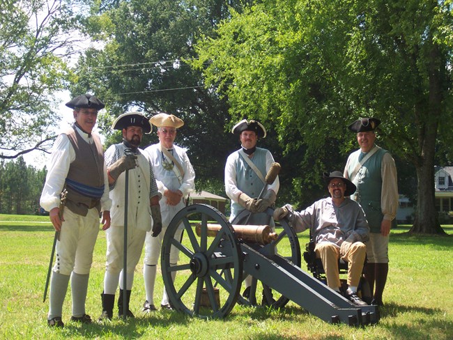 Volunteer Cannon crew