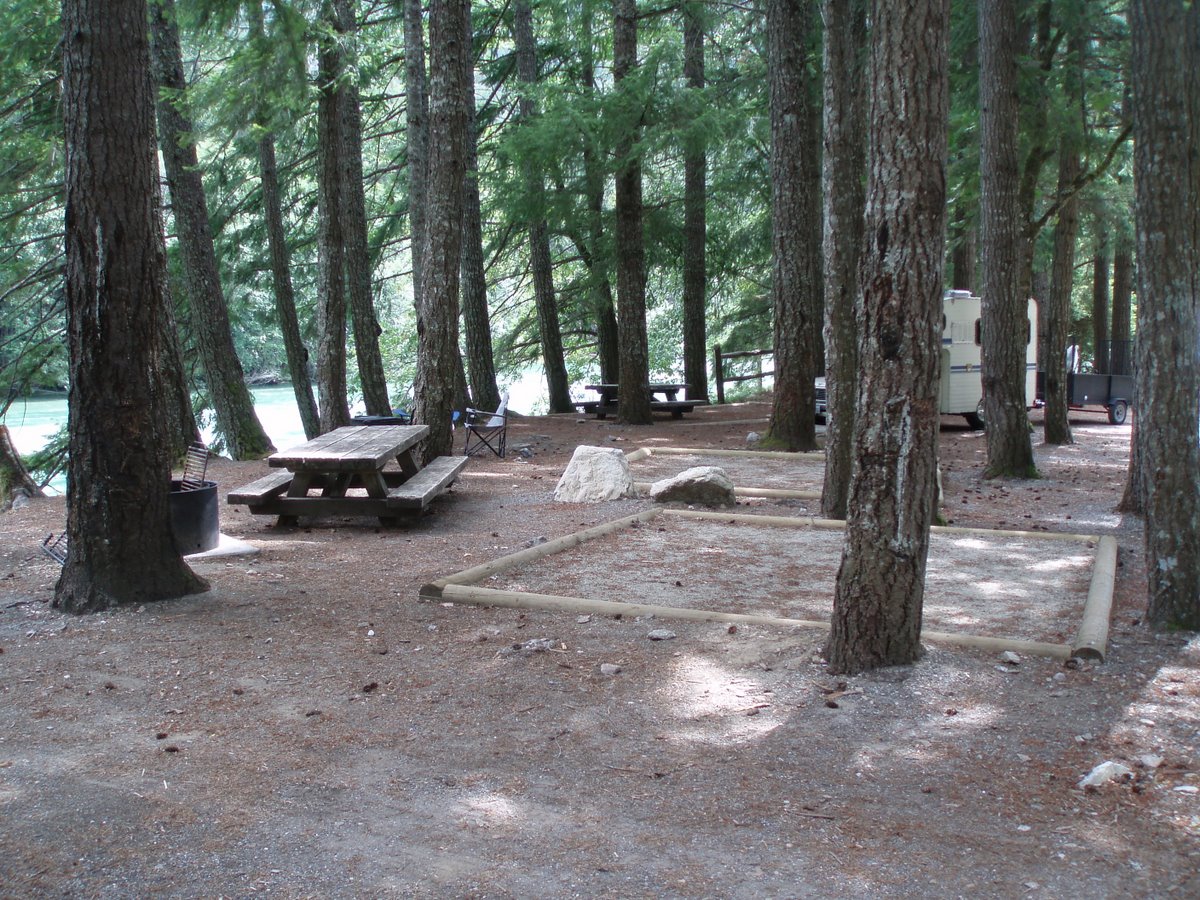 Campsites along Gorge Lake