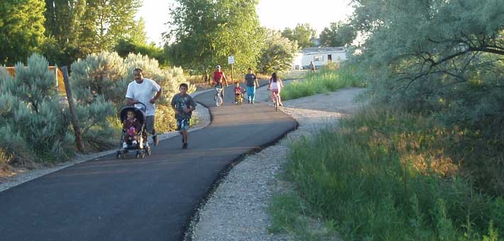 Photo of Aberdeen residents on the Hazard Creek Trail, part of a network of in-town trails created with help from the NPS (Photo: Aberdeen Gem Trail Foundation)
