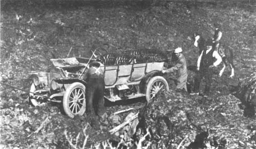 Auto travel through the park, ca. 1920s