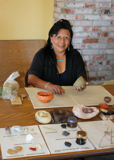 Eileen Yatsattie: Zuni potter