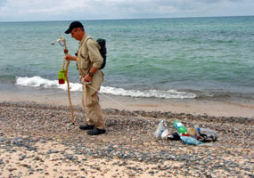 This Adopt a Trail volunteer collects litter near Pine Bluff along Lake Superior. A beautiful place to volunteer!