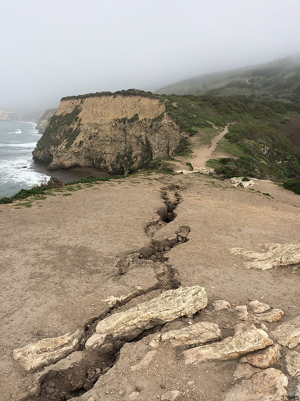 Trail Guide & Suggested Hikes Point Reyes National Seashore (U.S