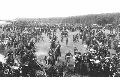 Captain Young and the men of I and M escort President Theodore Roosevelt at the Presidio Golf Course.