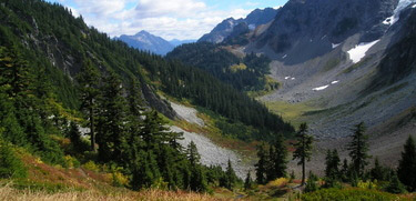 Autumn colors at subalpine pass