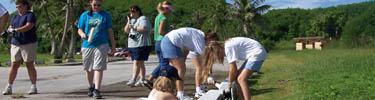 Kids volunteering at the park