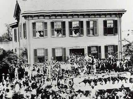 Photo of the Lincoln Home on August 8, 1860, during a presidental campaign rally for Lincoln.