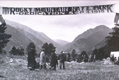 The dedication ceremony in Horseshoe Park on September 4, 1915.