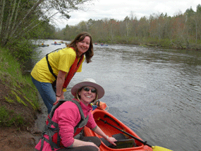 Branda and Caroline get ready to paddle